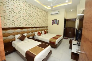 Deluxe Triple Room | Bathroom