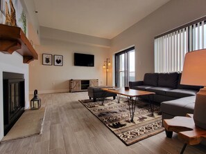 TV - Newly renovated condo with breathtaking views of Grandfather Mountain! (Sugar Mountain)