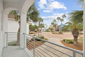 Property grounds - Book a Spring Break Stay!Private Pool! Bikes! Pool and Shuffleboard Table! (Destin)