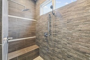 Combined shower/tub, hair dryer, towels - Lake Front Estate with Main and Guest House with Pool, Bikes and LSV (Destin)