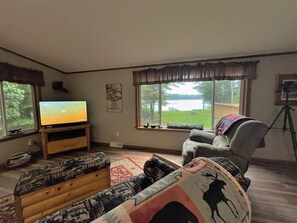 TV, video games, DVD player, offices - The Grouse Haus on Soo | 3 Bed, 2 Bath (Phillips)