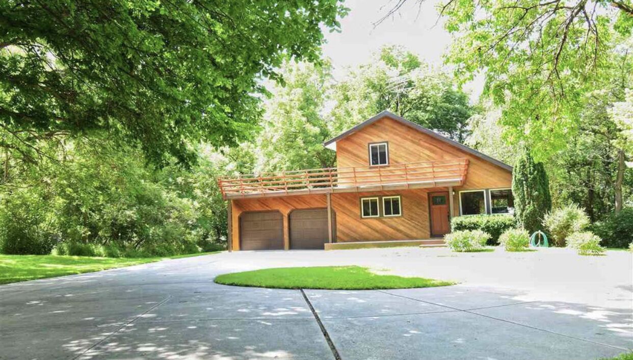 Peaceful cabin outside of Lincoln
