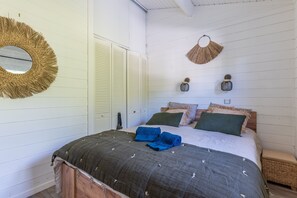 2 bedrooms, iron/ironing board, WiFi