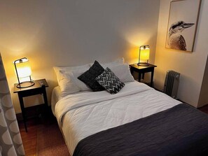 Bügeleisen/Bügelbrett, kostenloses WLAN, Bettwäsche