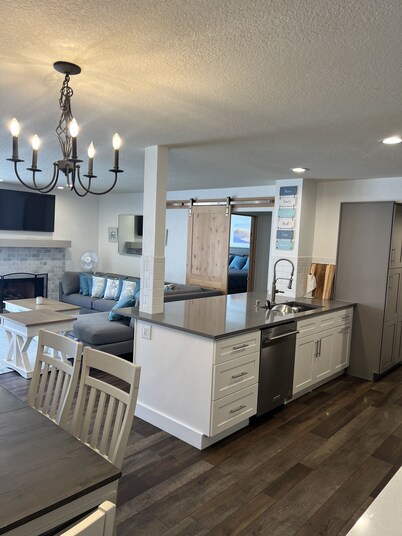 Paradise at Mandalay Beach Resort living