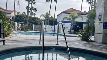 Piscine extérieure, piscine chauffée