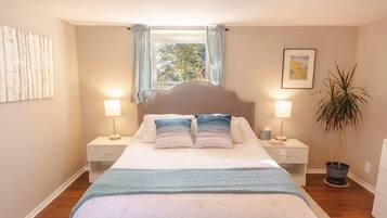 1 bedroom, desk, iron/ironing board, WiFi