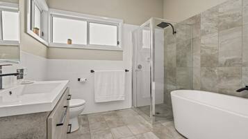 Bathtub, towels, shampoo