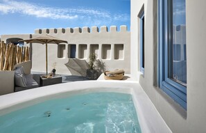 Pool - Outdoor hot tub, Caldera and sunset views (Pyrgos Kallistis, Santorini)