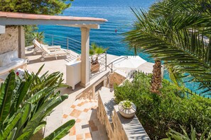 Property grounds - Hvar luxury villa right on the Adriatic Sea (Hvar)