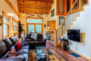 TV, fireplace, offices