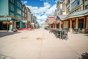 Outdoor dining - Sleek Park City Main St Rental: Steps to Ski Lift (Park City)