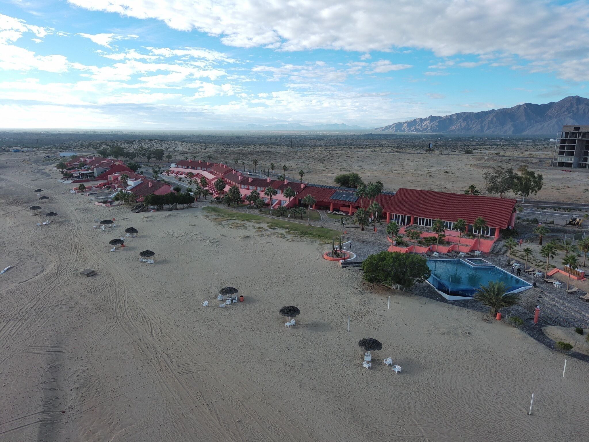 Vista frontal de la propiedad