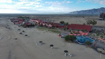 Vista frontal de la propiedad