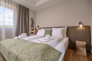4 bedrooms, iron/ironing board, WiFi, bed sheets