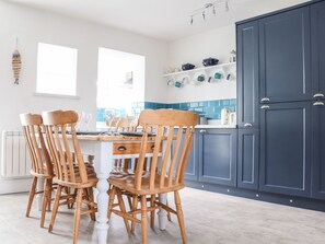 Fridge, dishwasher, electric kettle, toaster - Chy An Mor (St Austell)