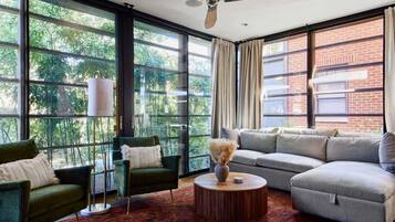 Televisión, servicios de streaming y oficina