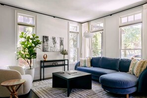 Televisión, servicios de streaming y oficina