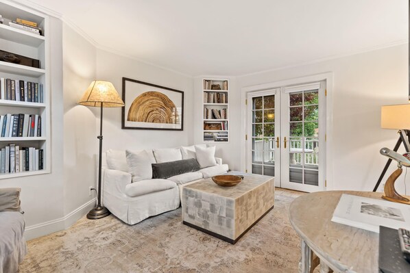 TV, offices - The Garden • Monthly Rental • 2BR + Private Yard (Newburyport)