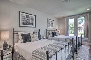 Room - Modern Luxurious Home-w/game room  (Fredericksburg)