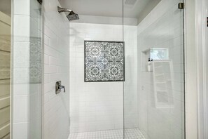 Bathroom - Modern Luxurious Home-w/game room  (Fredericksburg)