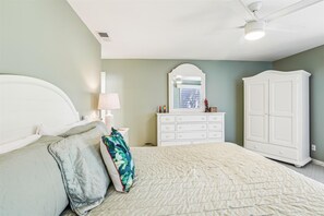 3 bedrooms, iron/ironing board, internet, bed sheets