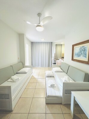 Suite familiar | Ropa de cama de alta calidad, camas con pillow-top y minibar 