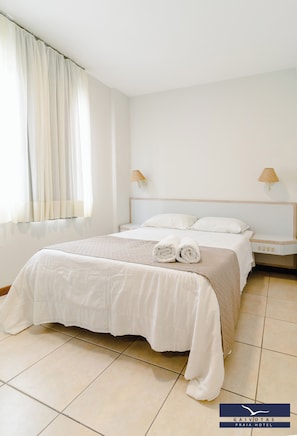Family Suite | Premium bedding, pillowtop beds, minibar, in-room safe - Gaivotas Praia Hotel (Florianópolis)
