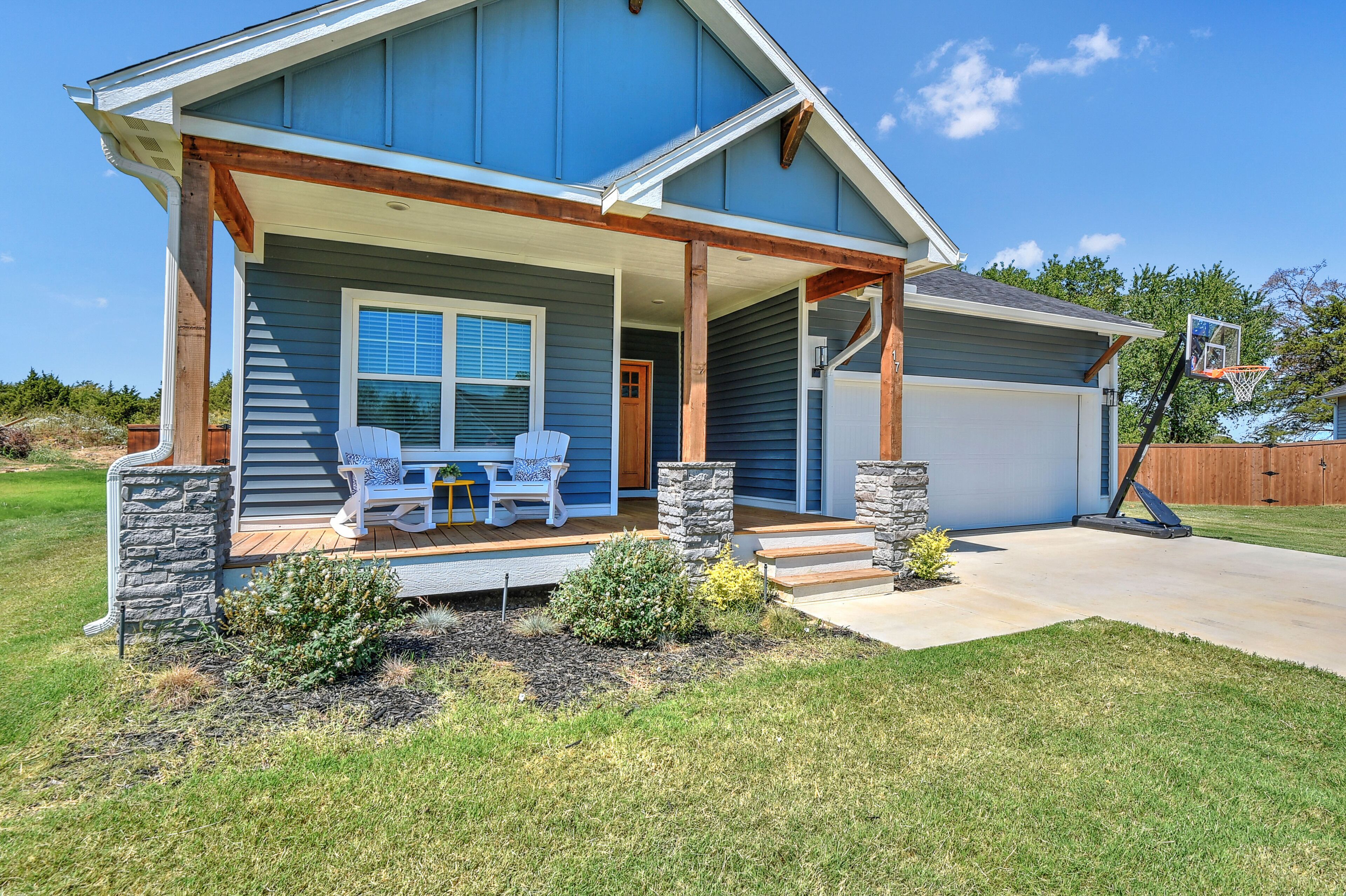 Brand New home w/hot tub, game room 5 minutes to Lake Texoma