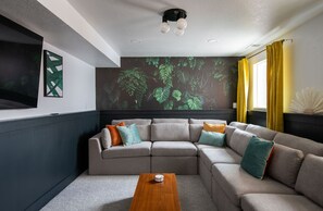 Smart TV, futbolito, tenis de mesa y libros