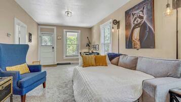 2 Schlafzimmer, Schreibtisch, Bügeleisen/Bügelbrett, WLAN