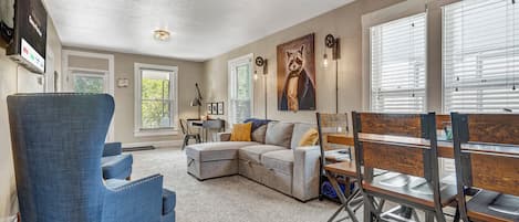 Télévision, livres, espaces bureaux