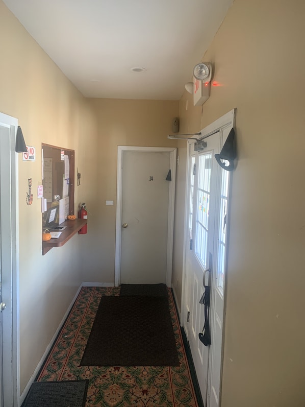 Interior - River Inn Motel (Fox River Grove)