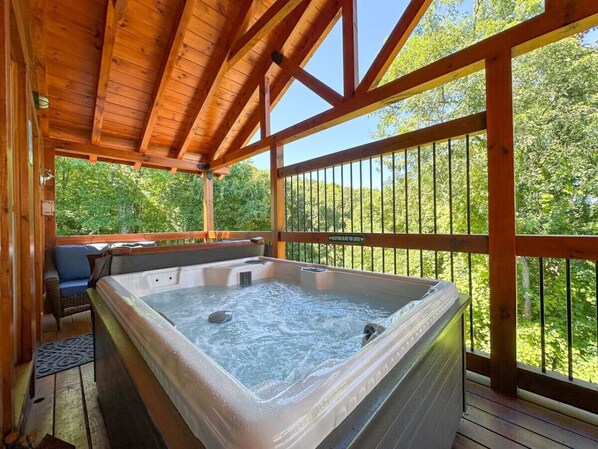 Outdoor spa tub