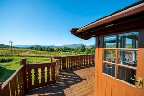 Terrace/patio - Cosy Log Cabin in Snowdonia with Wi-Fi and BBQ (Bronaber, Blaenau Ffestiniog,)