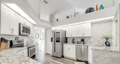 Home Near Banana Lake w/ Pool & Toys ~ Dogs Welcome