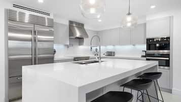 KylskÄp, mikrovÄgsugn, ugn och spishÀll