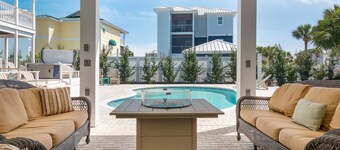 Cape Lime Pie: Large South Cape Home- Private Pool and Hot Tub, Sleeps 14