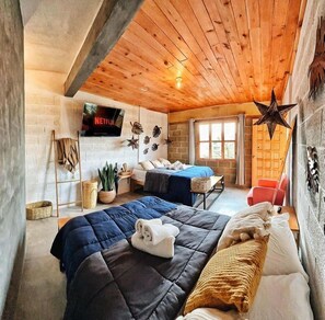 10 BOHO MASTER 2 MATRIM 2PISO | 1 bedroom, down comforters, individually decorated