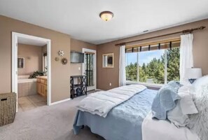 2 bedrooms, iron/ironing board, travel cot, WiFi