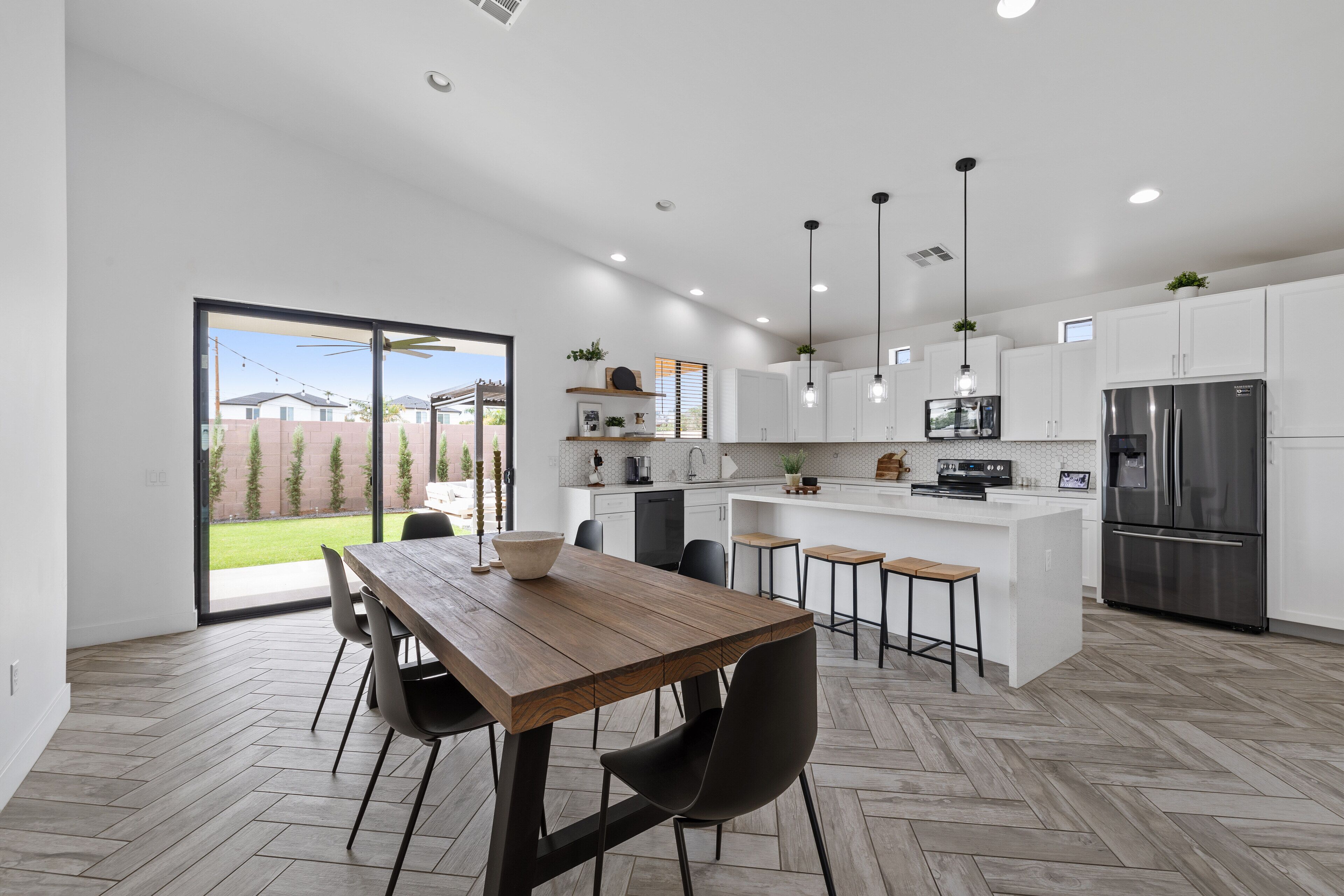 雪櫃、微波爐、焗爐、爐具