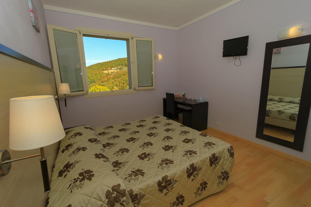 Habitación básica | 1 habitación, edredón y camas Tempur-Pedic