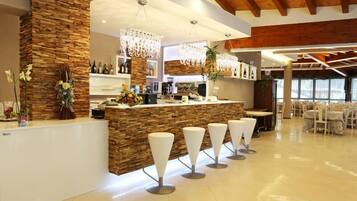 Bar (en la propiedad)