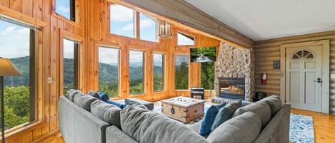 Televisión de pantalla plana, chimenea, consola de videojuegos, estéreo