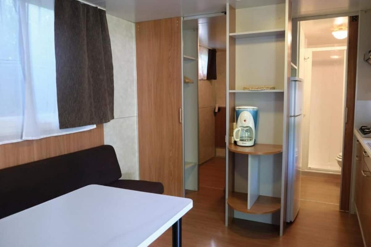 Standard Mobile Home | 2 bedrooms, bed sheets