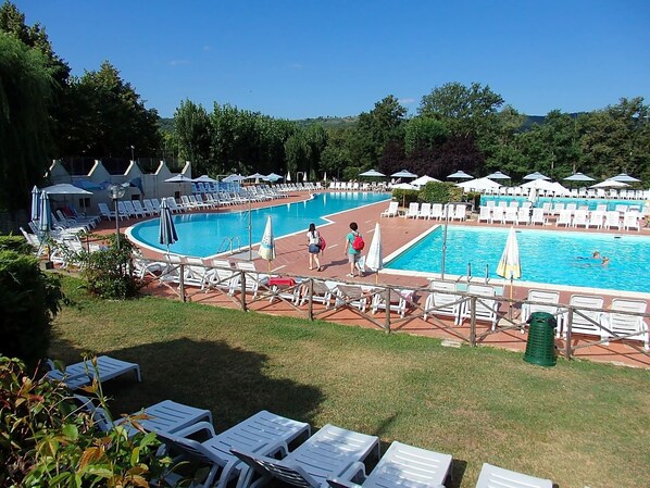 Seasonal outdoor pool, open 9:00 AM to 7:00 PM, pool umbrellas