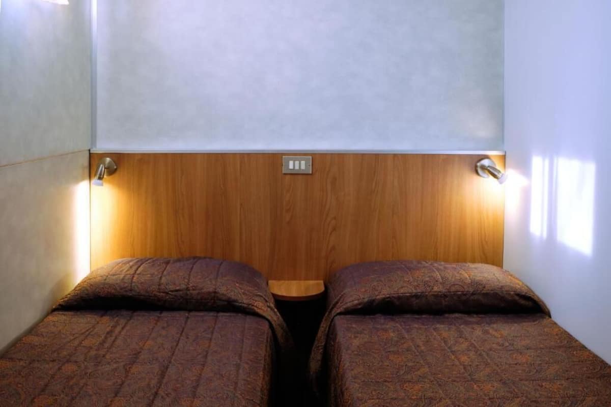 2 bedrooms, bed sheets