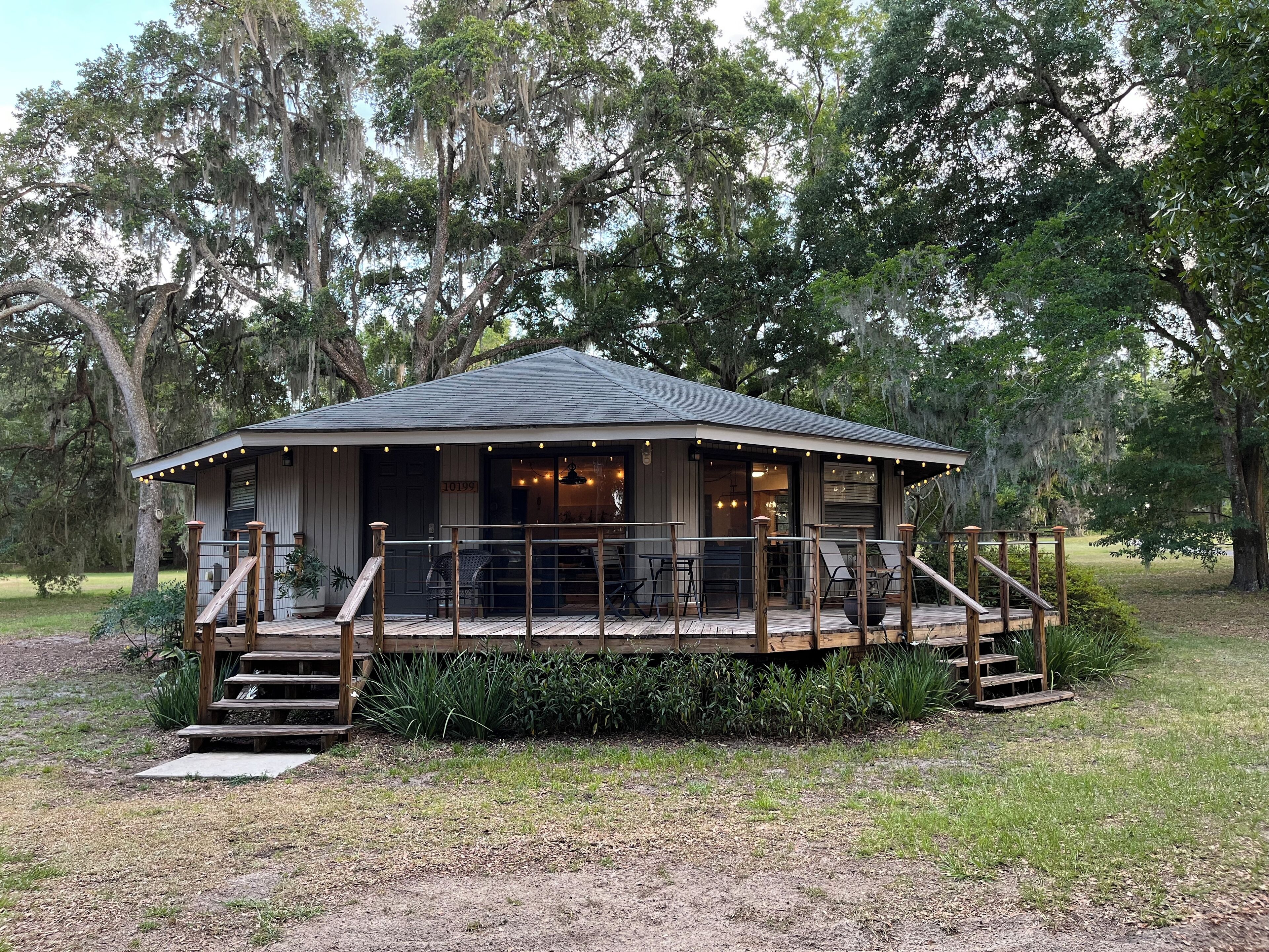 Round House with access to Little Lake Weir close to the Villages
