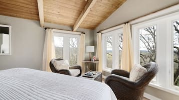 4 bedrooms, desk, WiFi, bed sheets