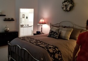 3 bedrooms, desk, iron/ironing board, free WiFi - Southern Comfort North walking distance to Lake Sumter Landings (The Villages)